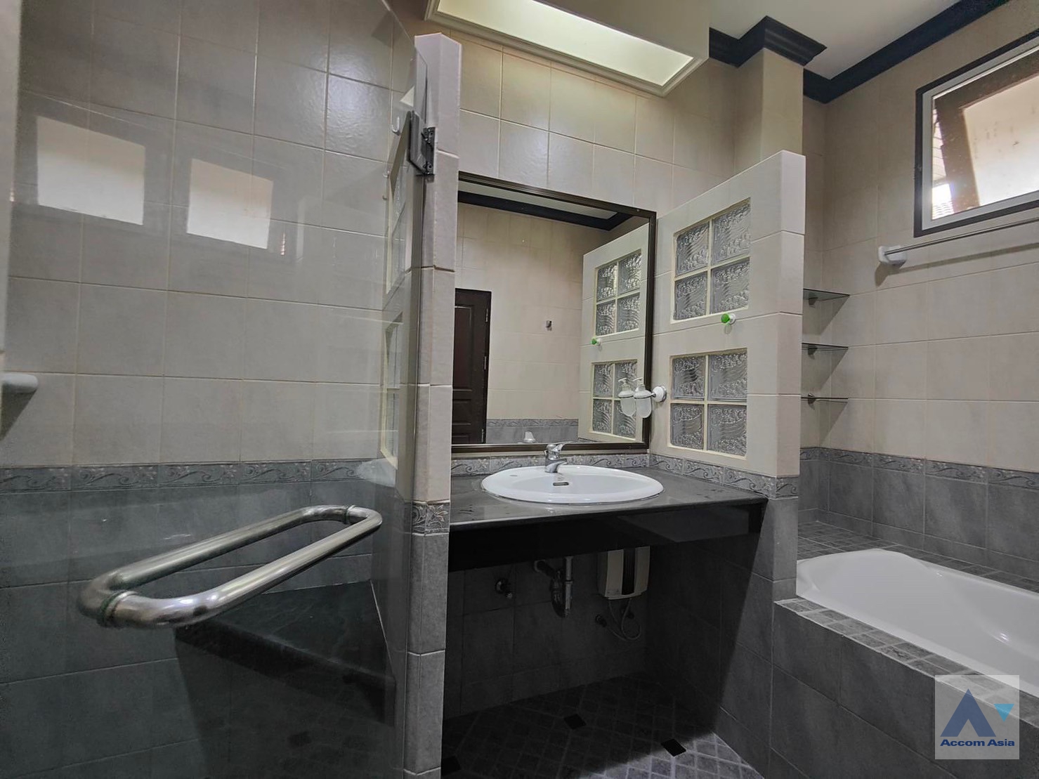 9  4 br House For Rent in Sukhumvit ,Bangkok BTS Ekkamai AA15758