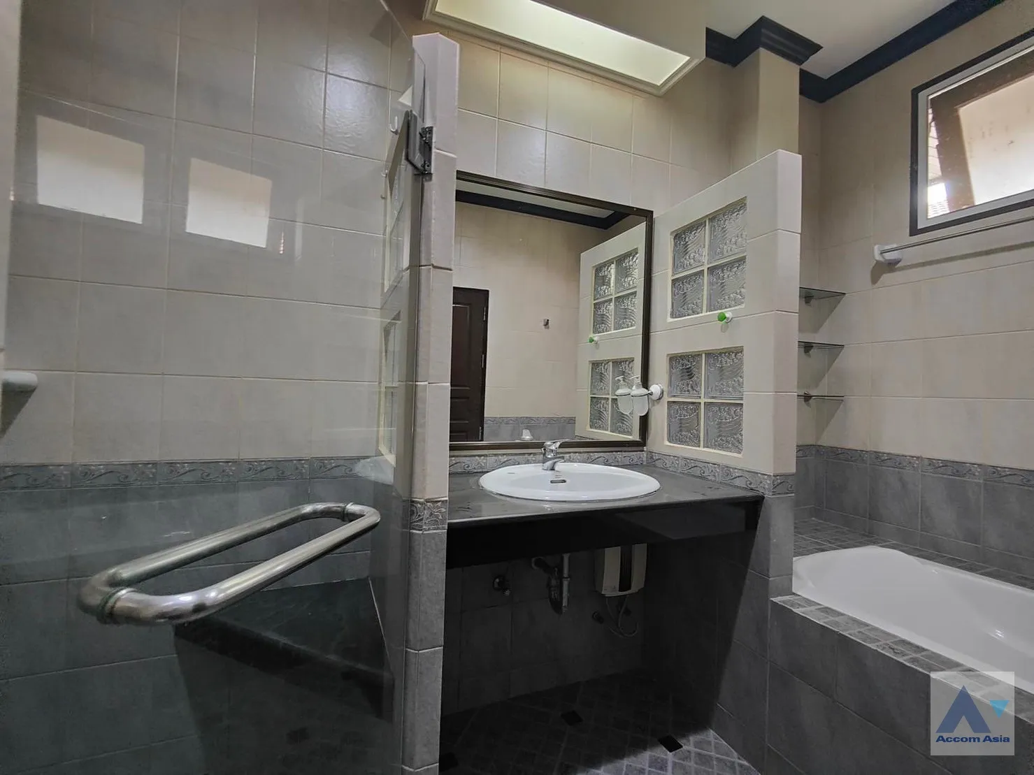 9  4 br House For Rent in Sukhumvit ,Bangkok BTS Ekkamai AA15758