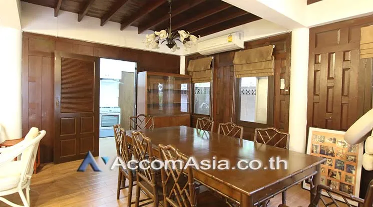 unit 3 Bedrooms  House For Rent in Sukhumvit, Bangkok  near BTS Thong Lo (AA15769)