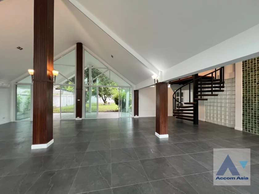  2  7 br House for rent and sale in Sukhumvit ,Bangkok BTS Ekkamai 90523