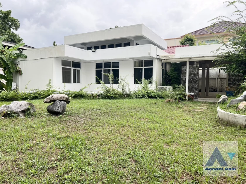 unitHome Office, Pet friendly | Thai-Modern Style Home with Spacious Lawn in Ekkamai, Sulhumvit (90523)