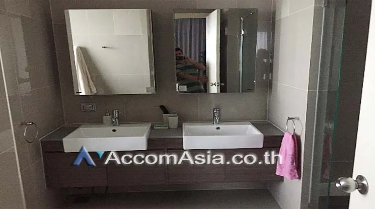 unit 2 Bedrooms  Condominium For Rent in Ratchadaphisek, Bangkok  near MRT Sutthisan (AA15976)