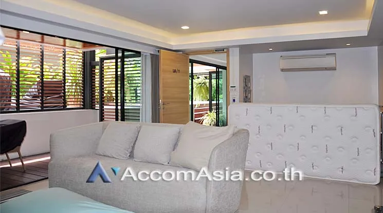 unit 1 Bedroom  Apartment For Rent in Ploenchit, Bangkok  near BTS Ploenchit (AA15996)
