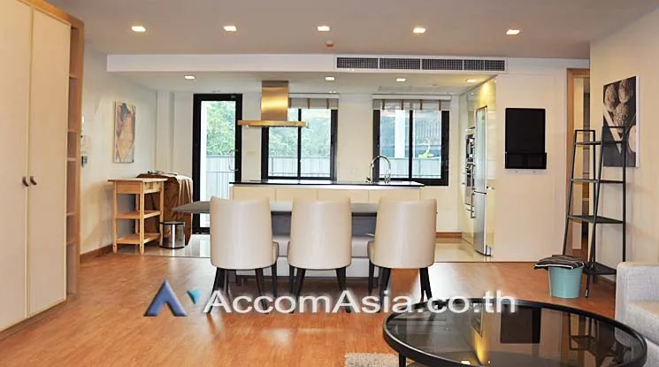 unit 3 Bedrooms  Apartment For Rent in Ploenchit, Bangkok  near BTS Ploenchit (AA16003)