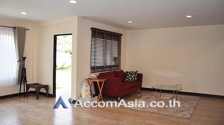 unitHome Office |  2 Bedrooms  House For Rent in Phaholyothin, Bangkok  near BTS Ari (AA16084)