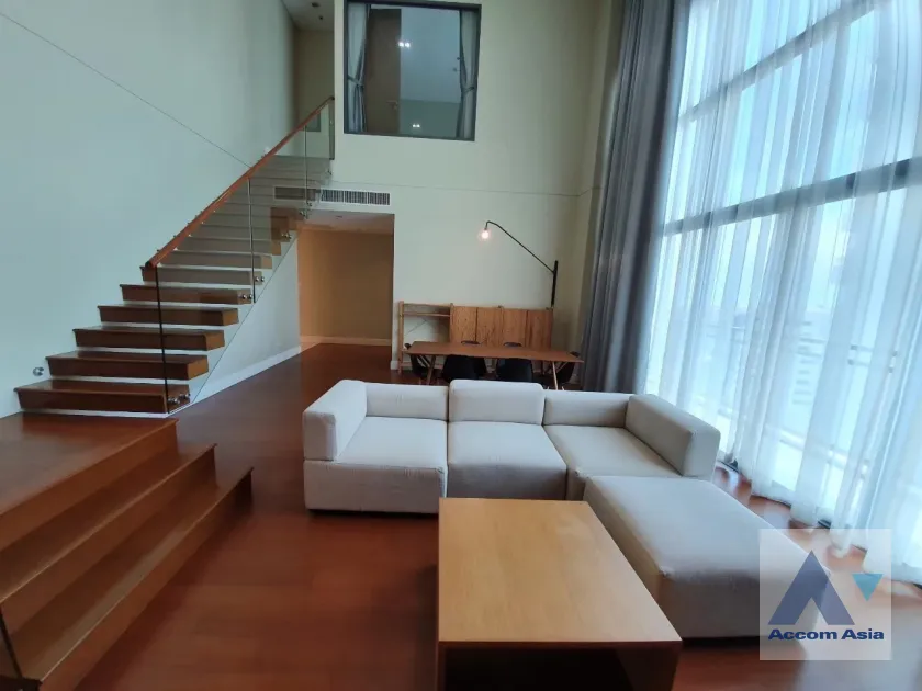 unit 3 Bedrooms  Condominium For Rent in Sukhumvit, Bangkok  near BTS Phrom Phong (AA16130)
