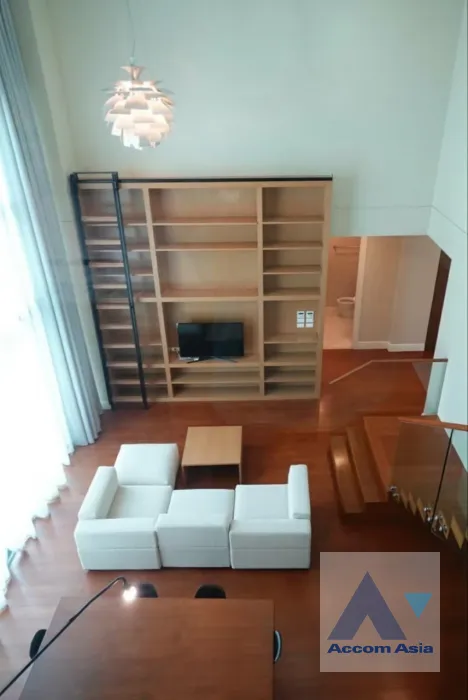unit 3 Bedrooms  Condominium For Rent in Sukhumvit, Bangkok  near BTS Phrom Phong (AA16130)