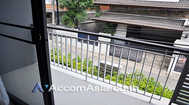  1  1 br Apartment For Rent in Sukhumvit ,Bangkok BTS Thong Lo at Low rise Building AA16203