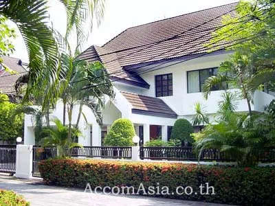 unit 3 Bedrooms  House For Rent in Sukhumvit, Bangkok  near BTS Thong Lo (9005101)