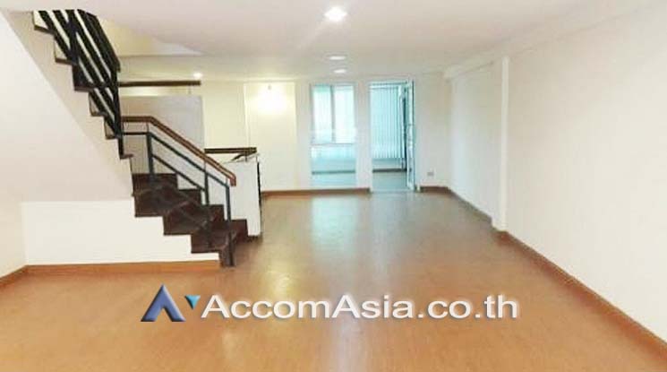  1  Shophouse For Sale in Rama 3 ,Bangkok BTS Saphan Taksin AA16417