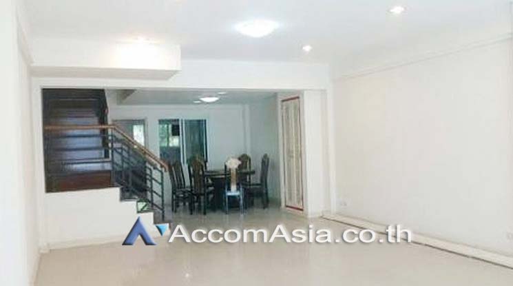 5  Shophouse For Sale in Rama 3 ,Bangkok BTS Saphan Taksin AA16417