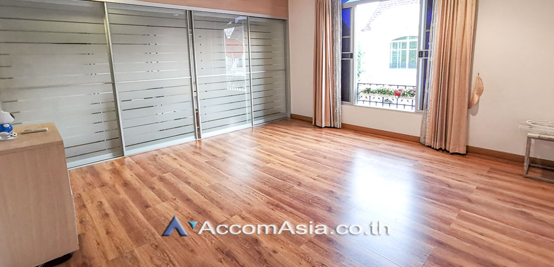 6  3 br Townhouse for rent and sale in Sathorn ,Bangkok BRT Wat Dan - BRT Wat Priwat at Baan Klang Krung Grande Vienna Rama 3 AA16438