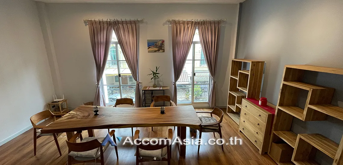unit 3 Bedrooms  Townhouse For Rent & Sale in Sathorn, Bangkok  near BRT Wat Dan - BRT Wat Priwat (AA16438)