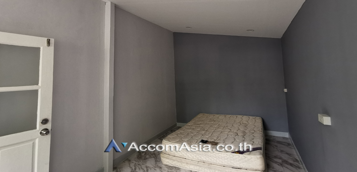 12  3 br Townhouse for rent and sale in Sathorn ,Bangkok BRT Wat Dan - BRT Wat Priwat at Baan Klang Krung Grande Vienna Rama 3 AA16438