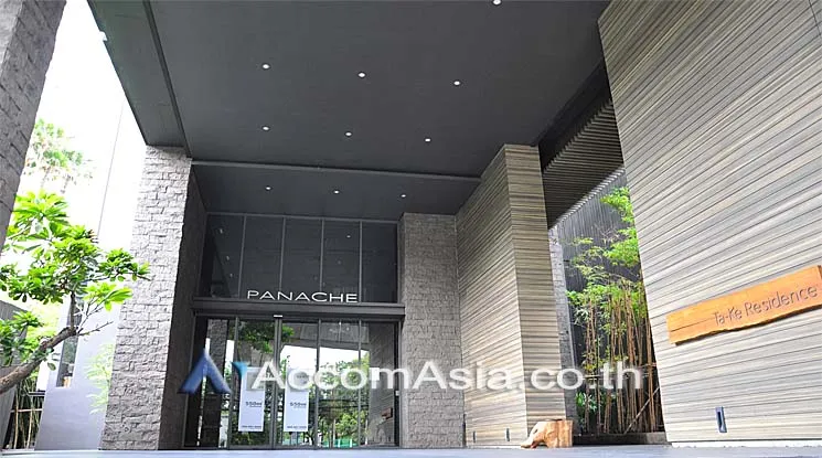 unit Retail / showroom For Rent in Sukhumvit, Bangkok  near BTS Ekkamai (AA16458)