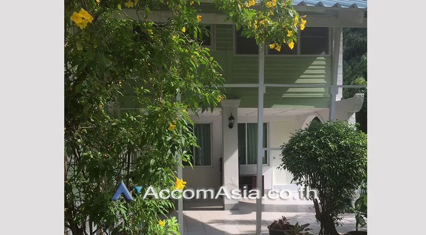 unit 2 Bedrooms  House For Rent in Ploenchit, Bangkok  near BTS Ploenchit (AA16499)
