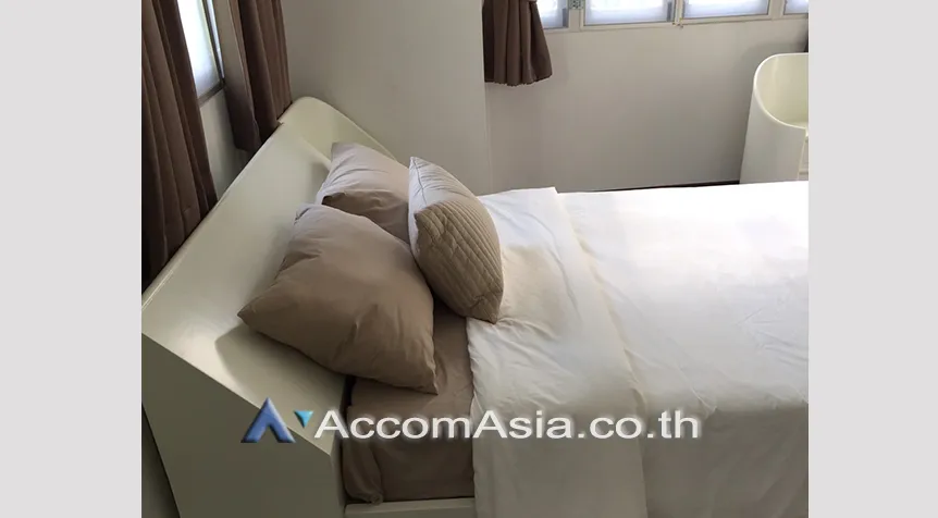 unit 2 Bedrooms  House For Rent in Ploenchit, Bangkok  near BTS Ploenchit (AA16499)