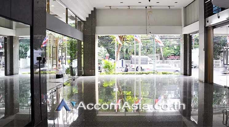  1  Retail / Showroom For Rent in Silom ,Bangkok BTS Chong Nonsi at Voravit Building AA16567