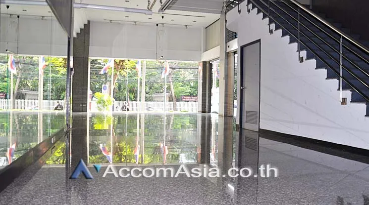 unit Retail / showroom For Rent in Silom, Bangkok  near BTS Chong Nonsi (AA16567)