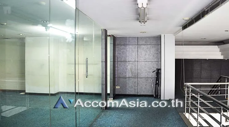 unit Retail / showroom For Rent in Silom, Bangkok  near BTS Chong Nonsi (AA16567)