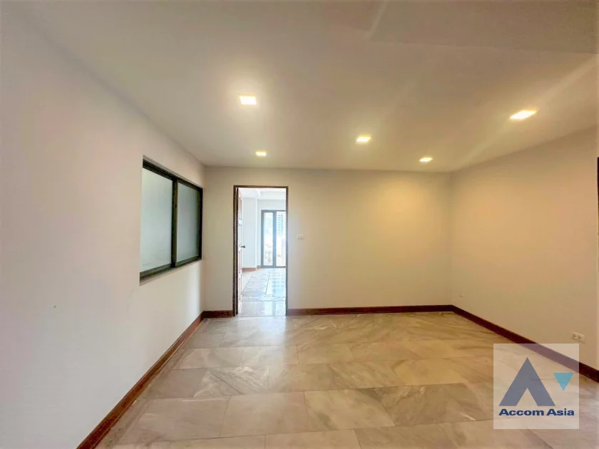 5  2 br Condominium For Sale in Sukhumvit ,Bangkok MRT Sukhumvit - BTS Asok at Ruamjai Heights AA16579