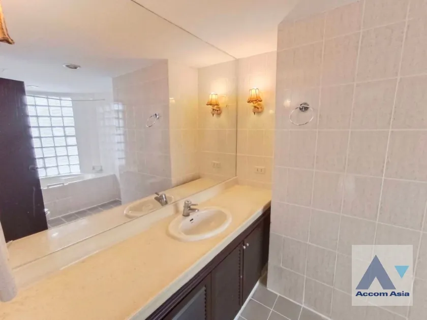 19  3 br Condominium For Rent in Sukhumvit ,Bangkok BTS Asok at Windsor Tower AA16738