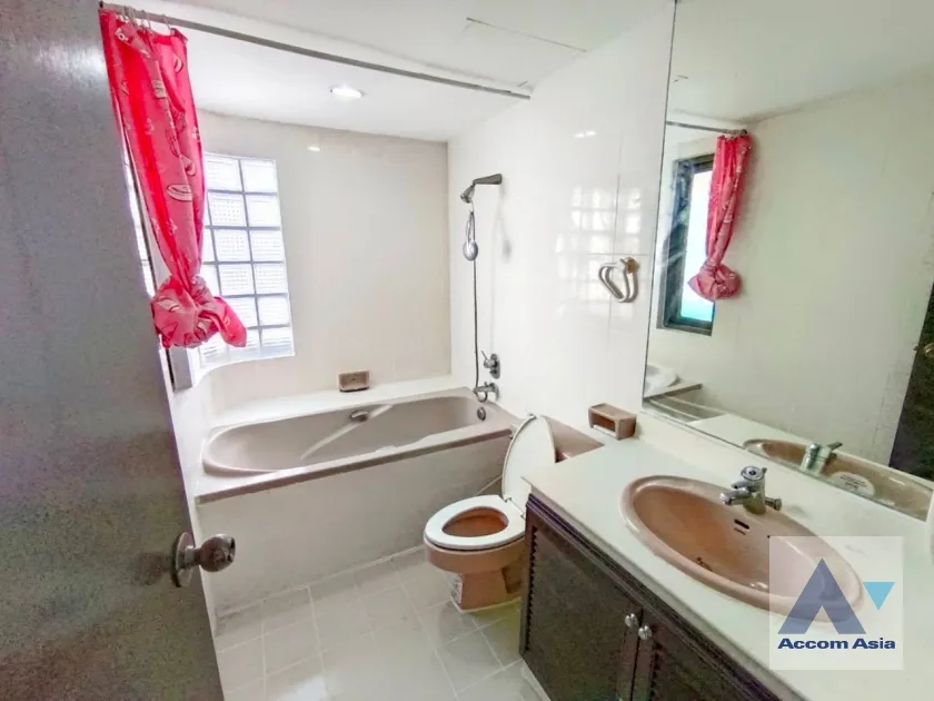 27  3 br Condominium For Rent in Sukhumvit ,Bangkok BTS Asok at Windsor Tower AA16738