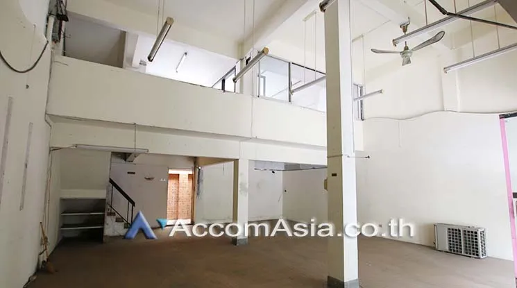 unit Shophouse For Rent in Sukhumvit, Bangkok  near BTS Ekkamai (AA16853)