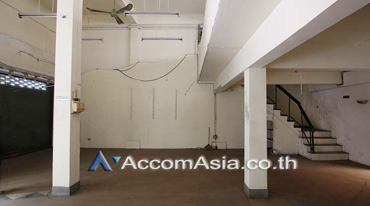  1  Shophouse For Rent in Sukhumvit ,Bangkok BTS Ekkamai AA16853