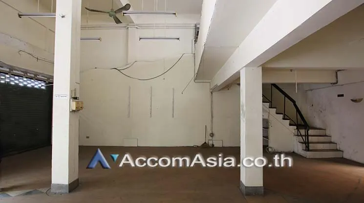 unit Shophouse For Rent in Sukhumvit, Bangkok  near BTS Ekkamai (AA16853)