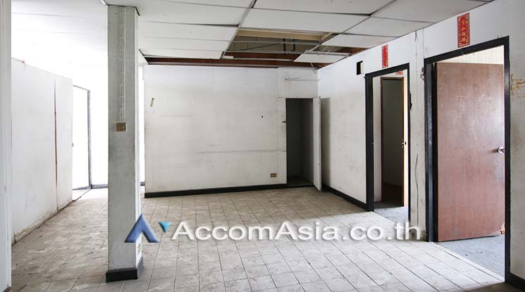 11  Shophouse For Rent in Sukhumvit ,Bangkok BTS Ekkamai AA16853