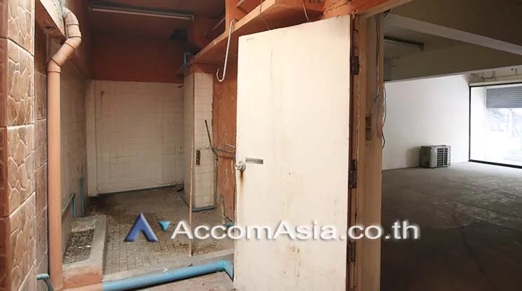 unit Shophouse For Rent in Sukhumvit, Bangkok  near BTS Ekkamai (AA16853)