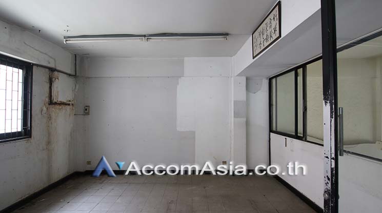 6  Shophouse For Rent in Sukhumvit ,Bangkok BTS Ekkamai AA16853