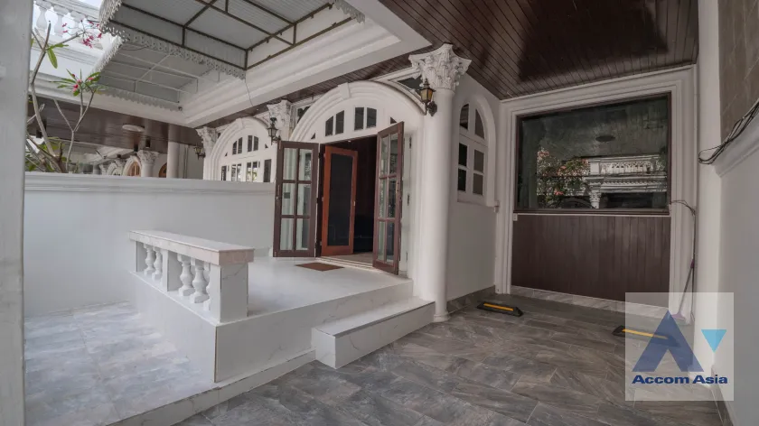  1  5 br House For Rent in Sukhumvit ,Bangkok BTS Ekkamai at Ekkamai Villas AA16887