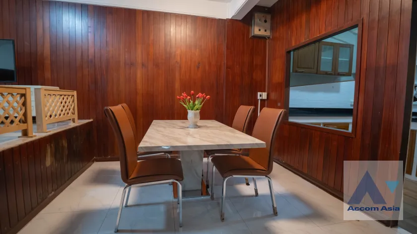 unitHome Office, Pet friendly |  5 Bedrooms  House For Rent in Sukhumvit, Bangkok  near BTS Ekkamai (AA16887)