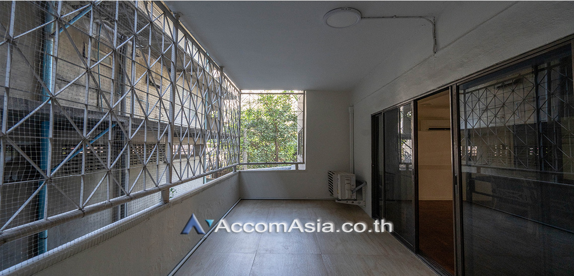 7  2 br Apartment For Rent in Sukhumvit ,Bangkok BTS Phrom Phong at Low-rise apartment, Walk 400m to BTS AA17021