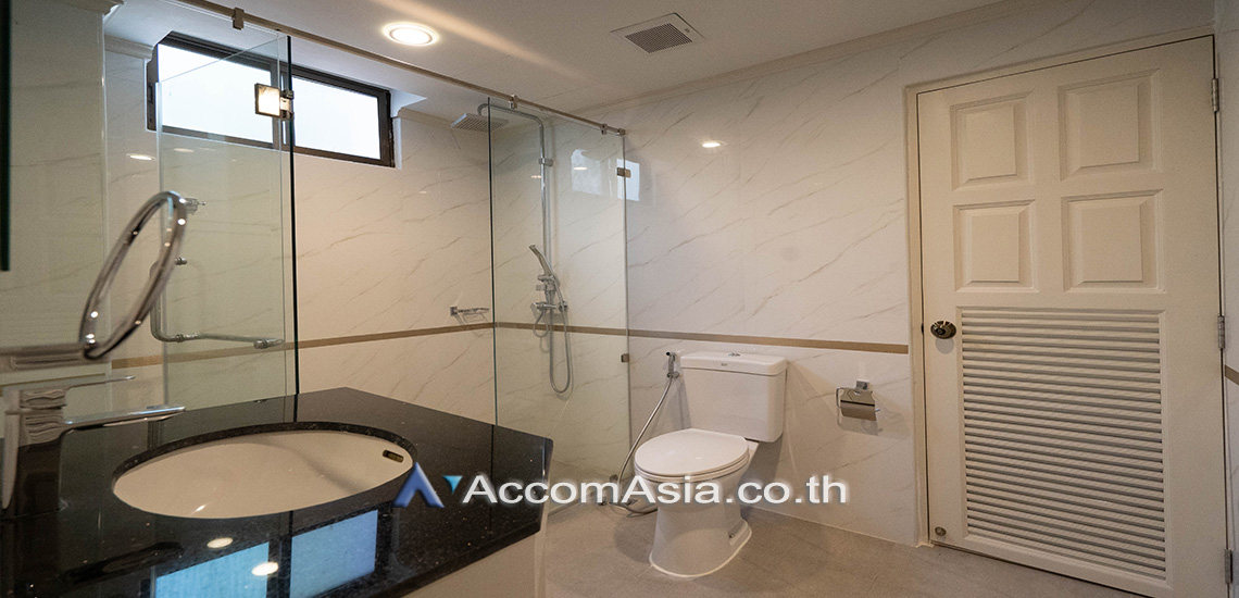 9  2 br Apartment For Rent in Sukhumvit ,Bangkok BTS Phrom Phong at Low-rise apartment, Walk 400m to BTS AA17021