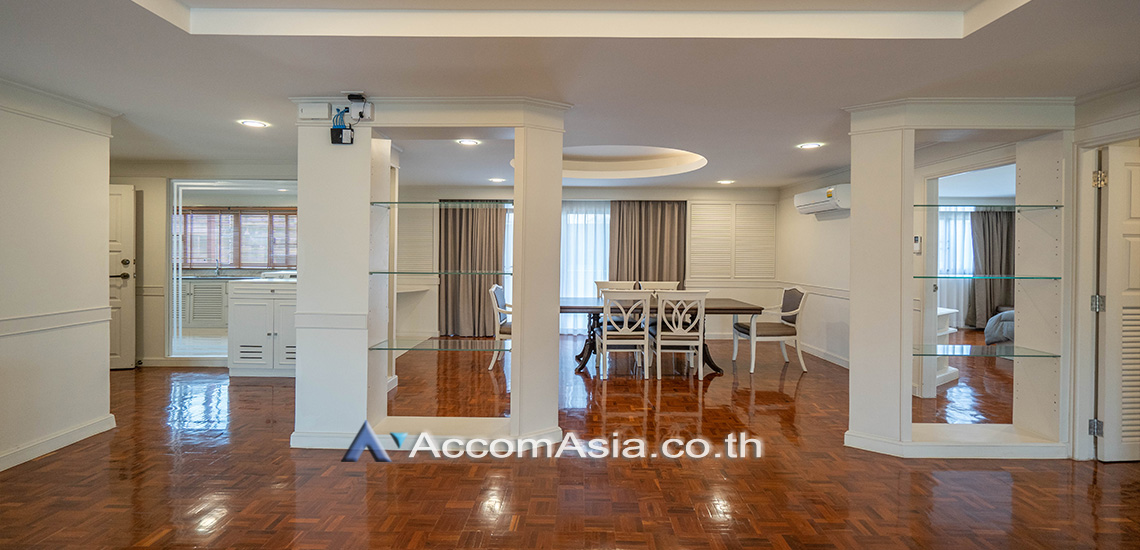  1  3 br Apartment For Rent in Sukhumvit ,Bangkok BTS Phrom Phong at Low-rise apartment, Walk 400m to BTS AA17023