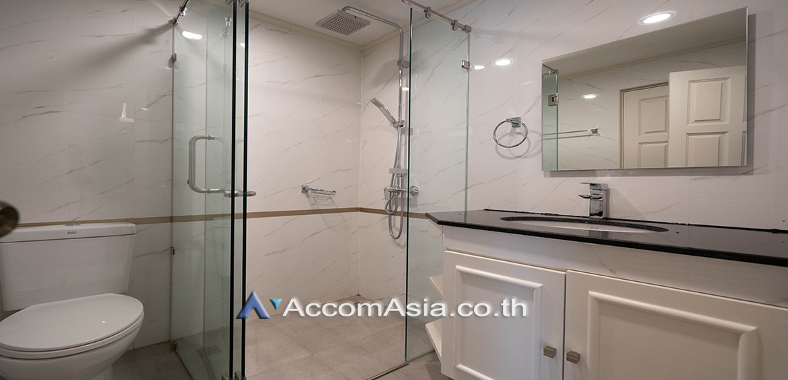 10  3 br Apartment For Rent in Sukhumvit ,Bangkok BTS Phrom Phong at Low-rise apartment, Walk 400m to BTS AA17023