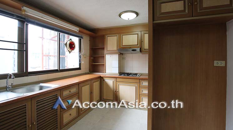 4  1 br Apartment For Rent in Sukhumvit ,Bangkok BTS Phrom Phong at Low-rise apartment, Walk 400m to BTS AA17024