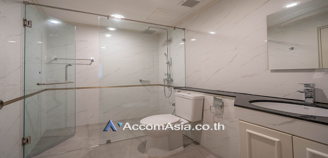 7  2 br Apartment For Rent in Sukhumvit ,Bangkok BTS Phrom Phong at Low-rise apartment, Walk 400m to BTS AA17025