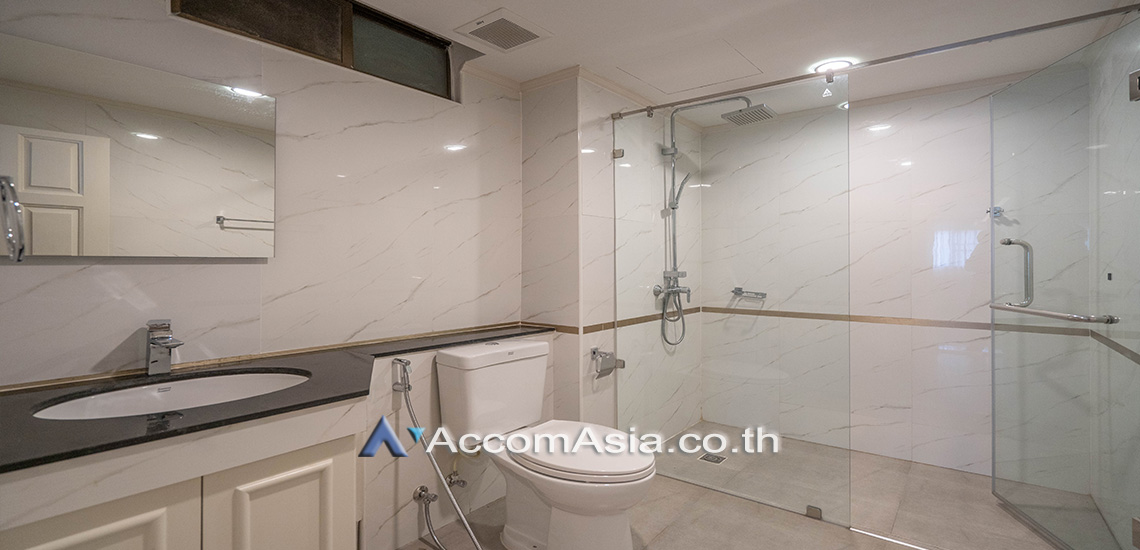 8  2 br Apartment For Rent in Sukhumvit ,Bangkok BTS Phrom Phong at Low-rise apartment, Walk 400m to BTS AA17025