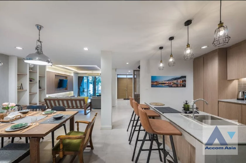 4  4 br Townhouse for rent and sale in Sukhumvit ,Bangkok BTS Ekkamai AA17062