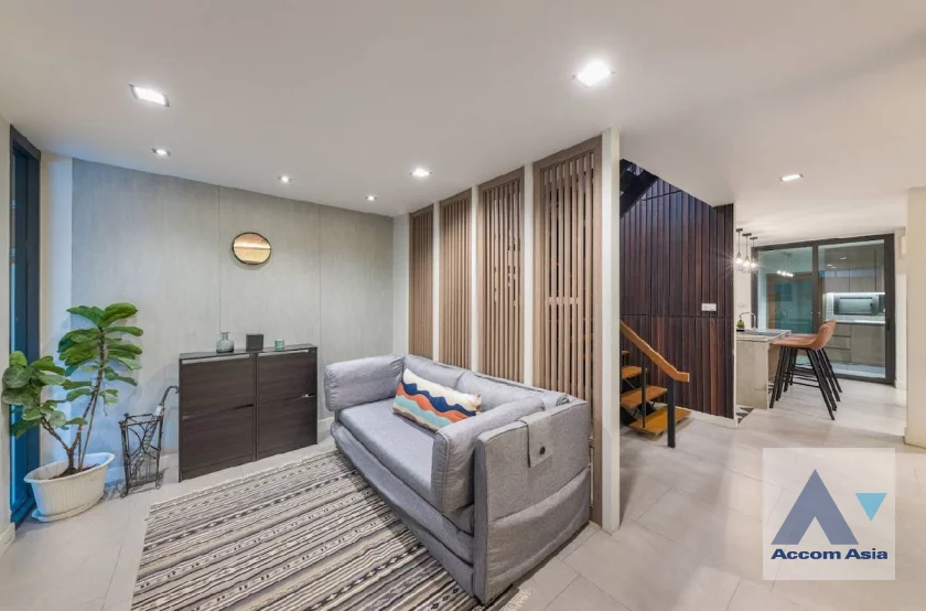  1  4 br Townhouse for rent and sale in Sukhumvit ,Bangkok BTS Ekkamai AA17062