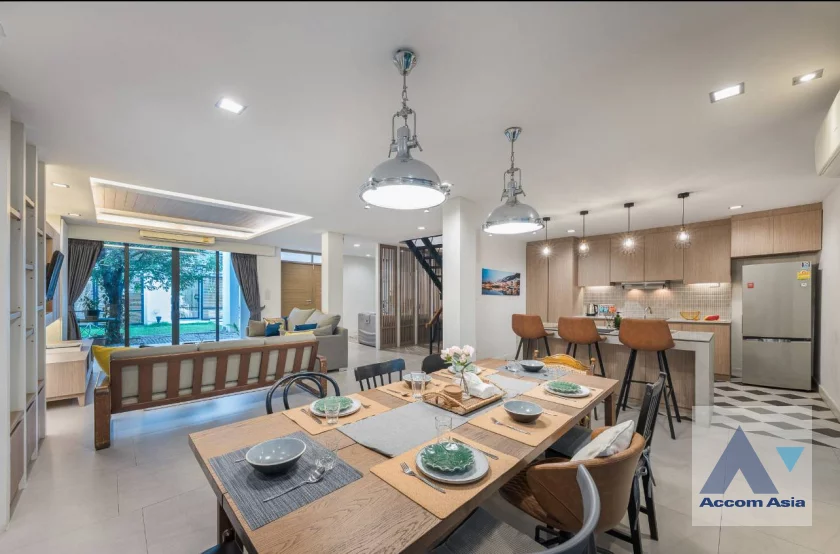  1  4 br Townhouse for rent and sale in Sukhumvit ,Bangkok BTS Ekkamai AA17062