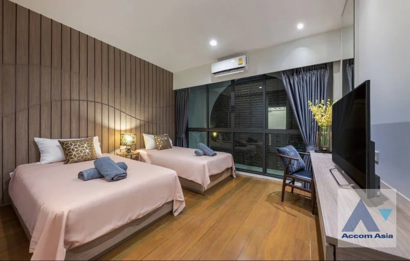 10  4 br Townhouse for rent and sale in Sukhumvit ,Bangkok BTS Ekkamai AA17062