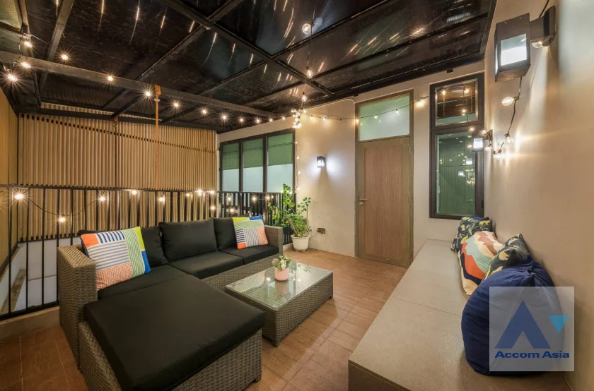9  4 br Townhouse for rent and sale in Sukhumvit ,Bangkok BTS Ekkamai AA17062