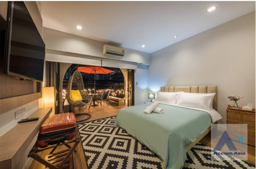 11  4 br Townhouse for rent and sale in Sukhumvit ,Bangkok BTS Ekkamai AA17062