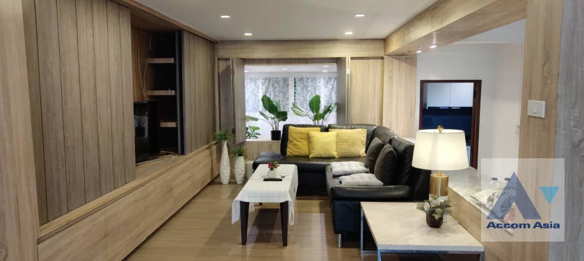  2  5 br House For Rent in Sukhumvit ,Bangkok BTS Ekkamai at Ekkamai Villas AA17168