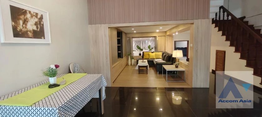 unitPet friendly |  5 Bedrooms  House For Rent in Sukhumvit, Bangkok  near BTS Ekkamai (AA17168)